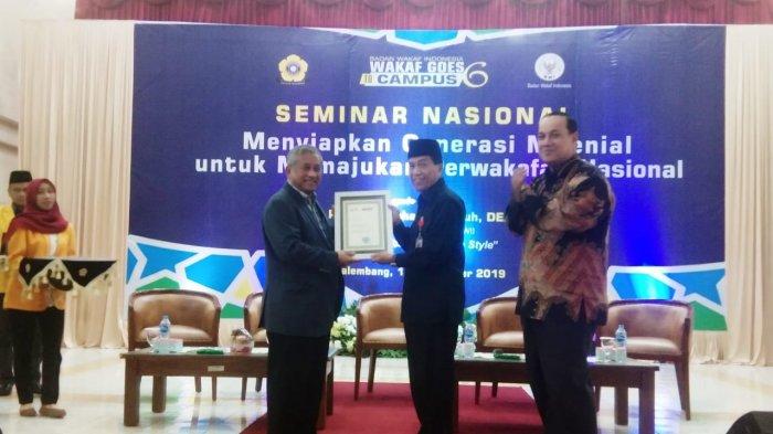 Peduli Syiar Islam di Sumsel, Herman Deru Dapat Piagam dari Ketua BWI Pusat