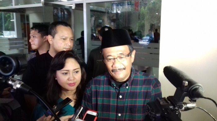 Djarot Jenguk Julia Perez Bersama Istrinya