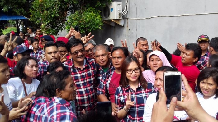 Djarot Terharu Lihat Antusias Warga Saat Kampanye di Cengkareng