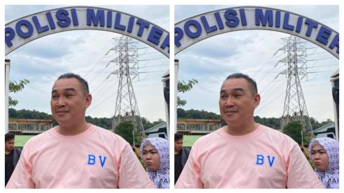 KORBAN PEMERASAN - Budianto, pengusaha di Batam korban dugaan pemerasan oleh oknum anggota TNI di Batam, usai melaporkan insiden kelam yang dialaminya ke Denpom 1/6 Batam, Senin (3/11/2025). Cerita Budianto Jawari memohon ke oknum TNI-Polri yang gerebek rumahnya agar tidak ganggu sang istri yang hamil tua.