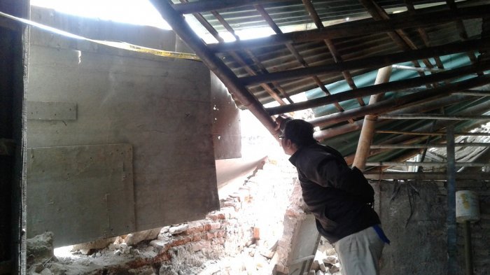 Crane Proyek Hotel di Banjarsari Jatuh Menimpa Rumah Warga