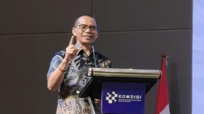 ARUS INFORMASI - Ketua Komisi Digital dan Sustainability Dewan Pers Dahlan Dahi saat memaparkan materinya dalam Konvensi Nasional Media Massa Hari Pers Nasional 2026, di kawasan Serang, Banten , Minggu (8/2/2026).