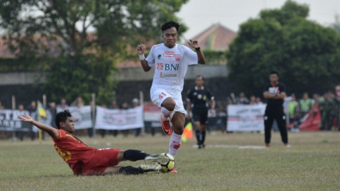 Dedi Tri Maulana Pemain Persis Solo yang Asal Palu Main Bagus Saat Lawan Persibat Batang