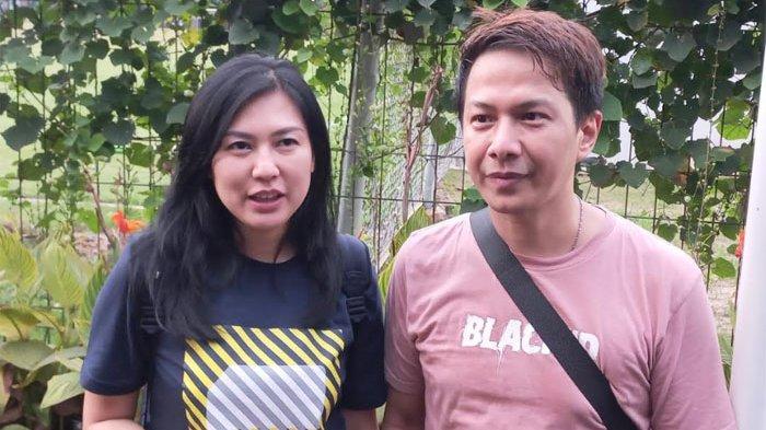 Delon Thamrin ketika ditemui bersama istrinya, Aida Chandra di kawasan Senayan, Jakarta Pusat, belum lama ini.