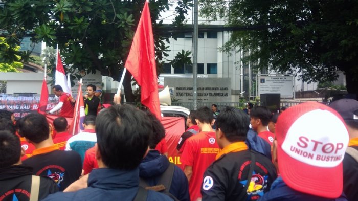 Buruh Sektor Ritel Ancam Duduki Disnaker Jakarta Jika Tak Ada Peraturan Baru