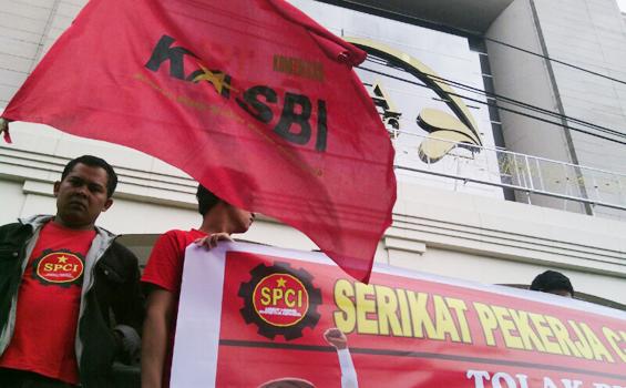 Karyawan Carrefour Jogja Gelar Aksi Demo
