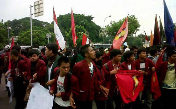 Mahasiswa Coba Tutup Jalan Depan Istana Negara