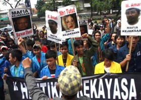 Demo di Kejagung Perkeruh Kasus Sisminbakum