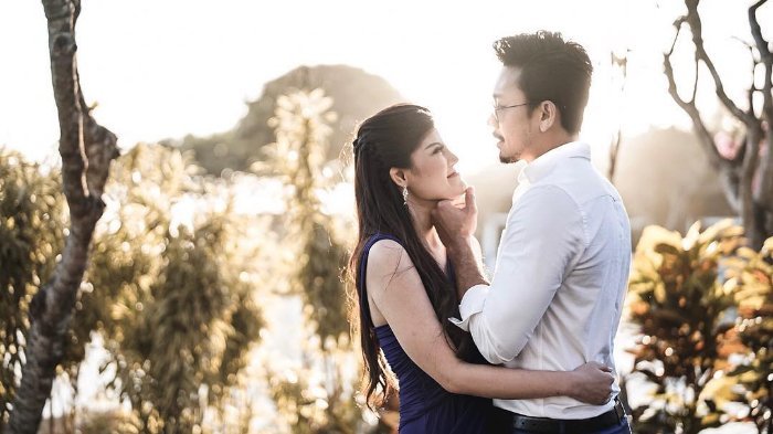 Romantis hingga Menantang, Ini Deretan Momen Prewed Denny Sumargo & Dita Soedarjo