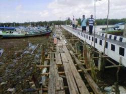 Nelayan Pangkalarang Bangun Dermaga Baru