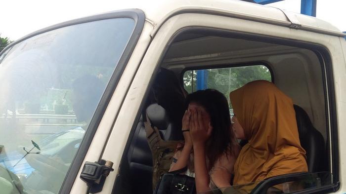 Giliran Desi Ratnasari Tertangkap Sedang Jadi Joki 3 In 1