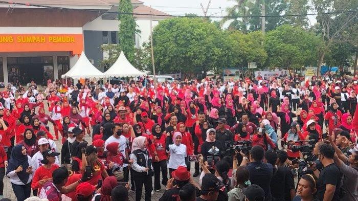 Awali Kampanye Hari Kedua di Lampung, Atikoh Ganjar Senam Bareng Emak-emak