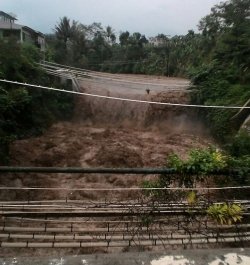 Luapan Sungai Serayu Tutup Akses Jalan Wonosobo Dieng