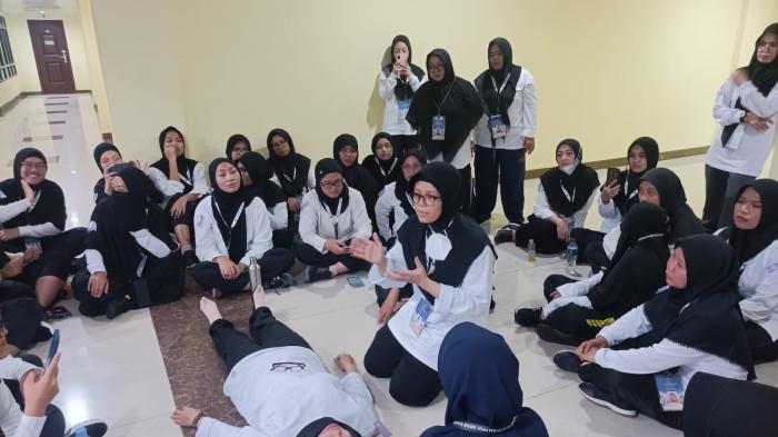 DIKLAT PPIH - Sejumlah petugas haji mendapatkan materi tentang penanganan pertolongan pertama bagi jemaah haji dalam diklat PPIH 2026 di Asrama Haji Pondok Gede, Jakarta Timur, Senin (12/1/2026).