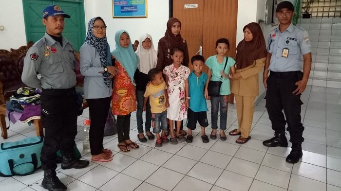 Nestapa Keluarga Ini, Diusir Pemilik Kontrakan, Oleh Sopir Angkot Dikira Keluarga Teroris