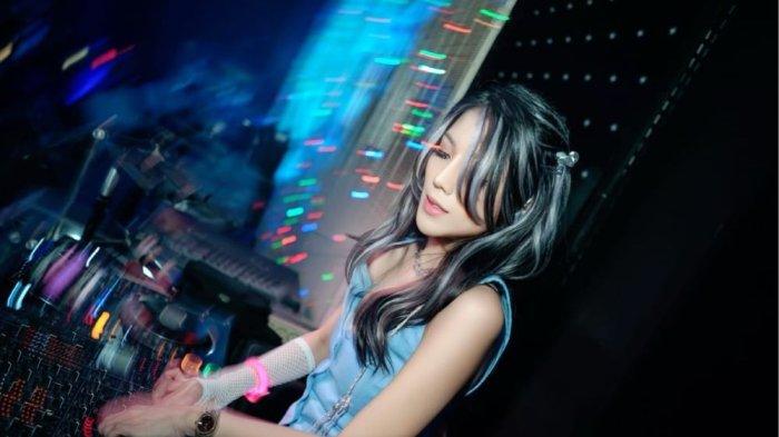 Rezeki Hidup Terbalik DJ Mimo dan Impiannya Tampil di Tomorrowland Bareng Armin Van Buuren