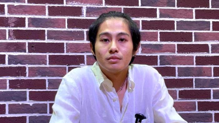 Disc Jockey (DJ) Panda muncul ke publik untuk meminta maaf secara terbuka kepada Erika Carlina, mantan kekasihnya.