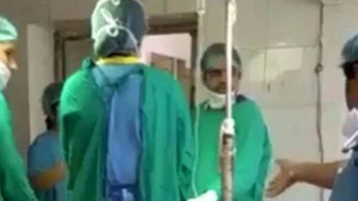 Masalah Sepele, Dua Dokter Bertengkar Hebat saat Operasi Persalinan