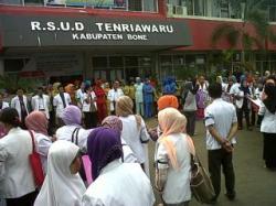 Operasi Ditunda, Kadinkes Dilaporkan ke Ombudsman
