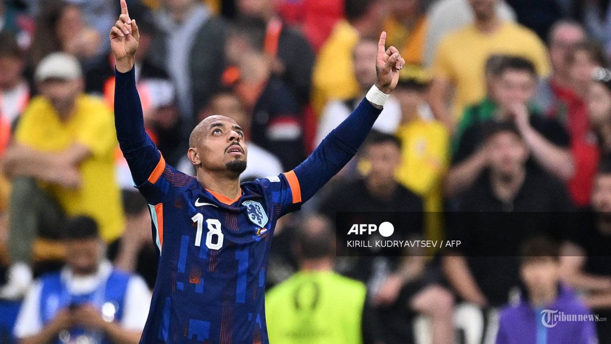 Penyerang Belanda #18 Donyell Malen merayakan gol kedua timnya pada pertandingan sepak bola babak 16 besar UEFA Euro 2024 antara Rumania dan Belanda di Munich Football Arena di Munich pada 2 Juli 2024. (Kirill KUDRYAVTSEV / AFP)