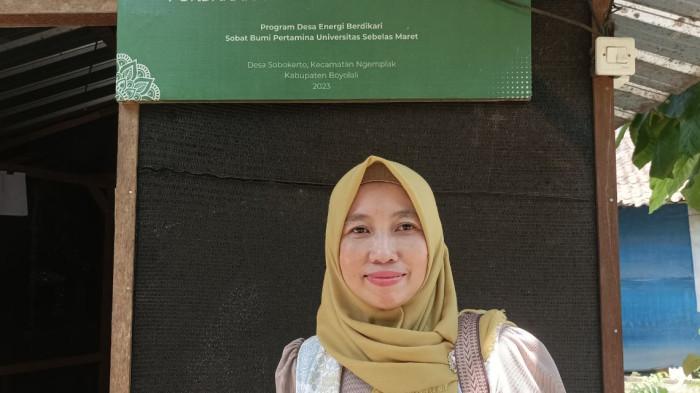 Dosen mentor Tim DEB UNS, Dr Ayu Intan Sari