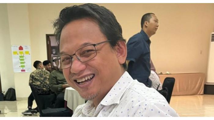 dr. Andri Firmansyah, Sp. THT-BKL
Dokter Spesialis Telinga Hidung Tenggorok – Bedah Kepala Leher RS UNS
Dosen Fakultas Kedokteran (FK) UNS