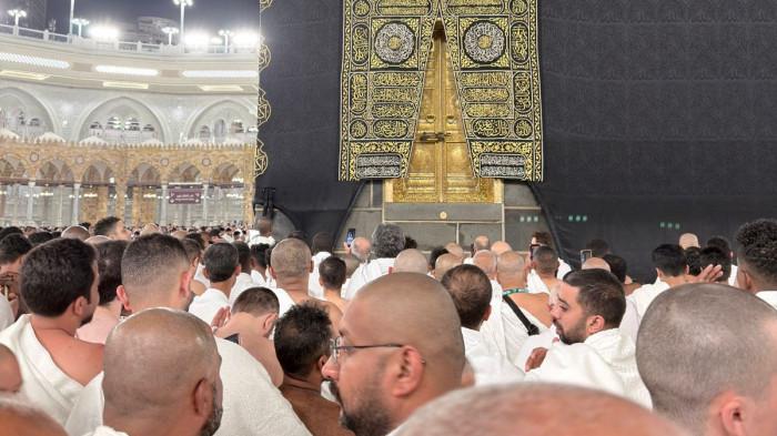 JEMAAH UMRAH INDONESIA - dr. Ardi Santoso, SpA, M.Kes menjadi salah satu jemaah umrah asal Indonesia yang sedang menjalankan ibadah umrah di tanah suci Mekkah, saat terjadinya konflik Iran vs Amerika Serikat dan Israel. (Istimewa)
