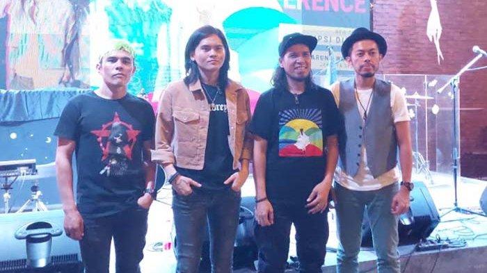Band Drive Gandeng Axl Ramanda Jadi Vokalis Baru Sejak 2022, Kini Keluarkan Single 'Deskripsi Dirimu