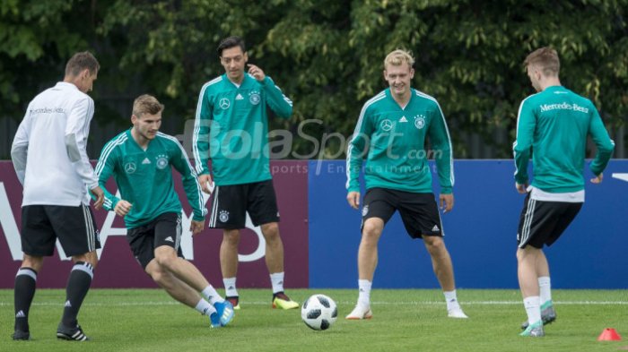Timnas Jerman Jadi Juru Kunci Sementara, Mesut Oezil Dapat Kritik Pedas Sang Legenda