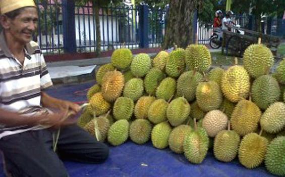 Durian Kasongan Banjiri Palangkaraya