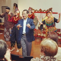 'Gemu Famire' asal Maumere-NTT Buat Warga di Kota Rusia Ini Ikut Goyang
