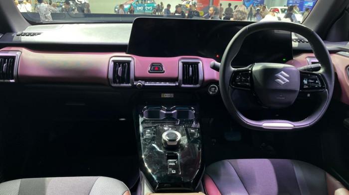 e VITARA di hari pertama gelaran Indonesia International Motor Show (IIMS) 2026