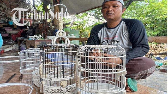Sangkar burung yang dibuat perajin Eko Alif Muryanto asal Kampung Debegan RT 2/III, Kelurahan Mojosongo, Kecamatan Jebres, Kota Solo.