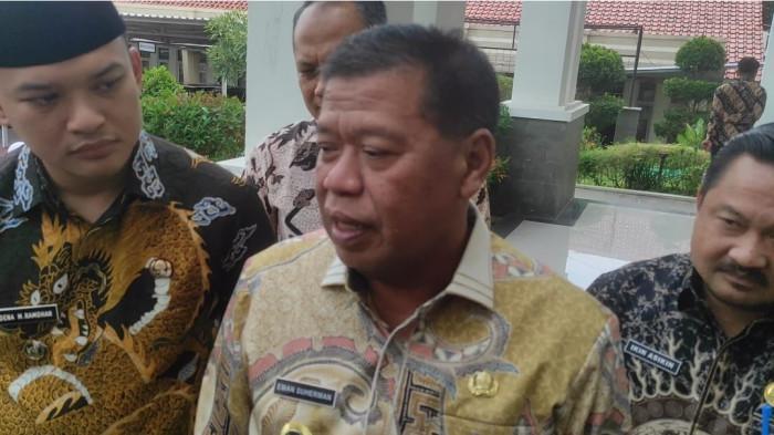 DUGAAN PEJABAT SELINGKUH - Bupati Majalengka Eman Suherman dan Wakil Bupati Dena M Ramdhan (kiri). Eman Suherman sudah memerintahkan Badan Kepegawaian dan Pengembangan Sumber Daya Manusia (BKPSDM) serta Inspektorat untuk melakukan langkah investigasi dugaan pejabat selingkuh, Kamis (2/10/2025).