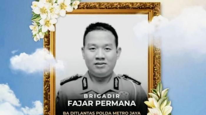 POLISI TEWAS - Personel Ditlantas Polda Metro Jaya, Brigadir Fajar Permana, dilaporkan meninggal dunia, Senin (23/3/2026). Brigadir Fajar mengembuskan napas terakhirnya tepat setelah menyelesaikan tugas pengamanan arus mudik Lebaran 2026 dalam rangka Operasi Ketupat.