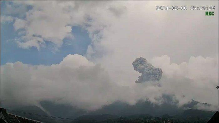 Warga Dengar Dentuman Keras, Gunung Marapi Sumbar Kembali Erupsi, Status Siaga