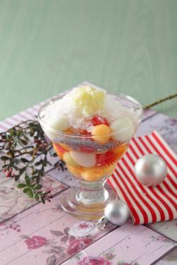 Bola Buah-buahan Diracik Jadi Es Campur Sirup Segar yang Tampilannya Menggoda