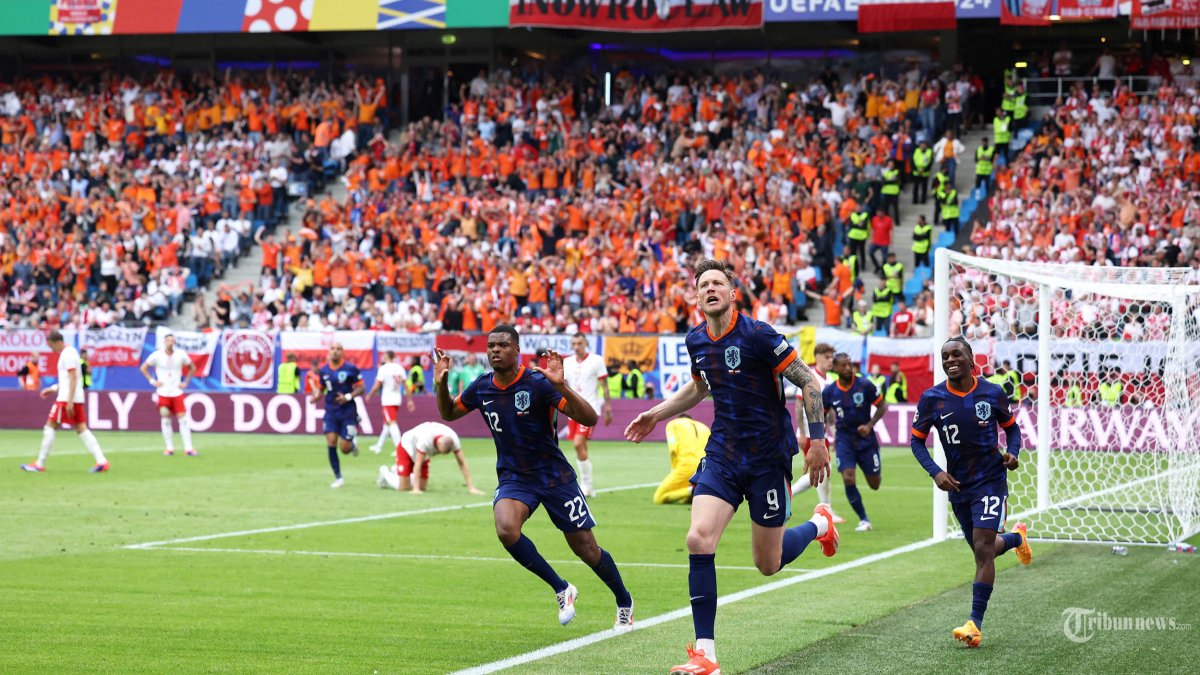 euro-2024-belanda-menang-dramatis-2-1-lawan-polandia_20240617_080558.jpg