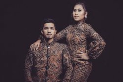 Dibalut Busana Adat Bugis, Evi Masamba Tampil Cantik Saat Menikah dengan Arif Hajrianto