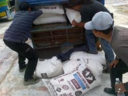 Puluhan Karung Gula Malaysia Disita di Singkawang