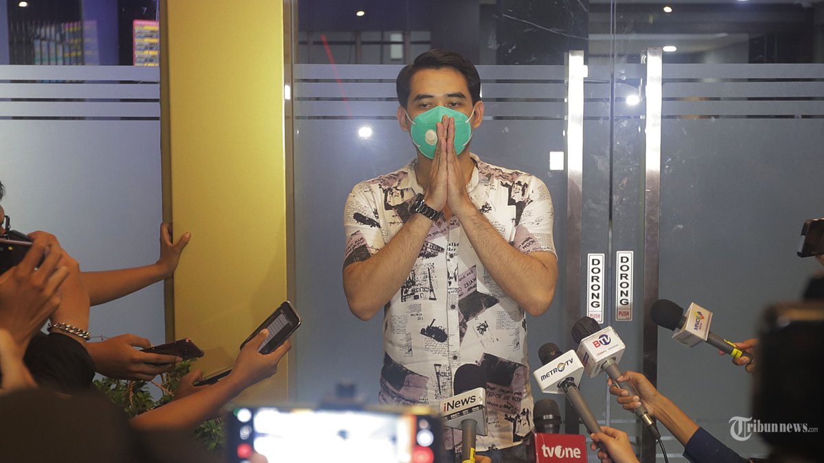 Ukrainada qiz sizga uni yalashingizga ruxsat beradi.