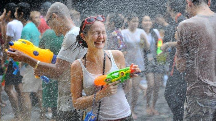 5 Tempat Terbaik untuk Ikuti Festival Songkran di Thailand, Bisa 'Perang Air' Sepuasnya - TribunNews.com