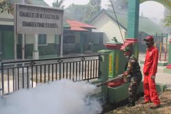 Cegah DBD di Lingkungan Kerja Kodim Blora Lakukan Fogging