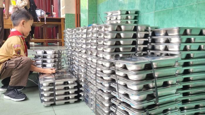 PROGRAM MBG - Ilustrasi foto nampan atau food tray program Makan Bergizi Gratis (MBG).