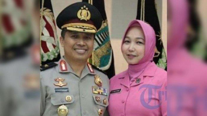 Foto Komjen Syahardiantono bersama dengan istrinya, Ny. Dyah Saraswati.