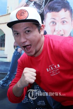Gading Marten Suka Nonton Bareng Piala Eropa di Pos Satpam