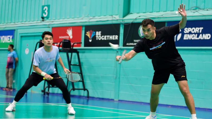 PERSIAPAN - Pebulutangkis ganda putra Indonesia Leo Rolly Carnando/Bagas Maulana saat menjalani latihan di National Badminton Centre, Milton Keynes, Kamis (26/2/2026).