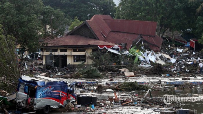 Suasana di kawasan Pantai Talise, Palu, Sulawesi Tengah, setelah terjangan gempa dan tsunami, Sabtu (29/9/2018). Gempa bumi 7.7 SR yang disertai gelombang tsunami meluluh lantakan pesisir pantai di Palu dan info sementara korban jiwa mencapai kurabg kebih 400. 