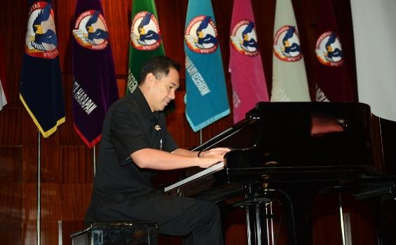 Permainan Piano Ciamik Gita Wirjawan Memukau di UPH