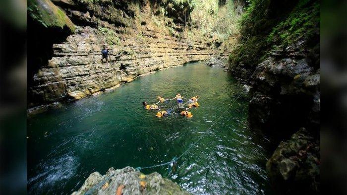 Panorama eksotik di Green Canyon atau Cukang Taneuh di Kecamatan Cijulang, Kabupaten Ciamis, Jabar.